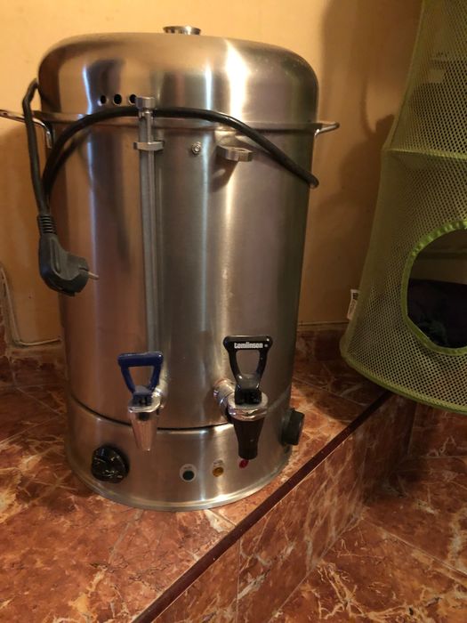 Електрически диспенсър за топли напитки с два резервоара