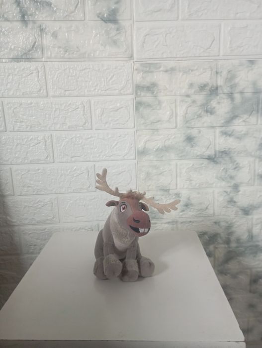 Vând jucări la 25 lei buc