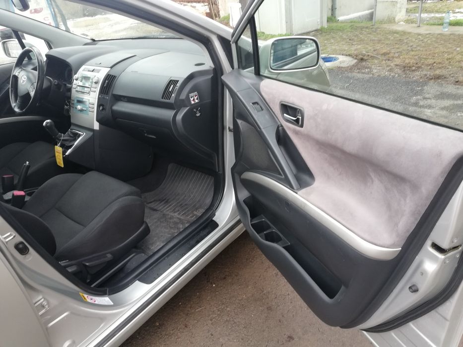 Продавам Toyota Corolla Verso 6+1 места в отлично състояние