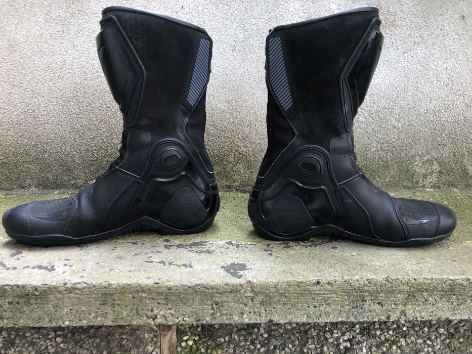 Дамски мото ботуши и мото ръкавици