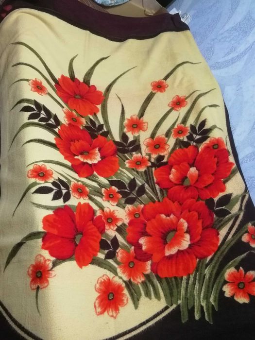 Пледы теплые разных расцветок