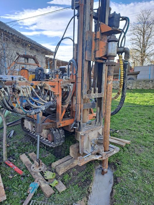 Foraje puturi apa mecanizat