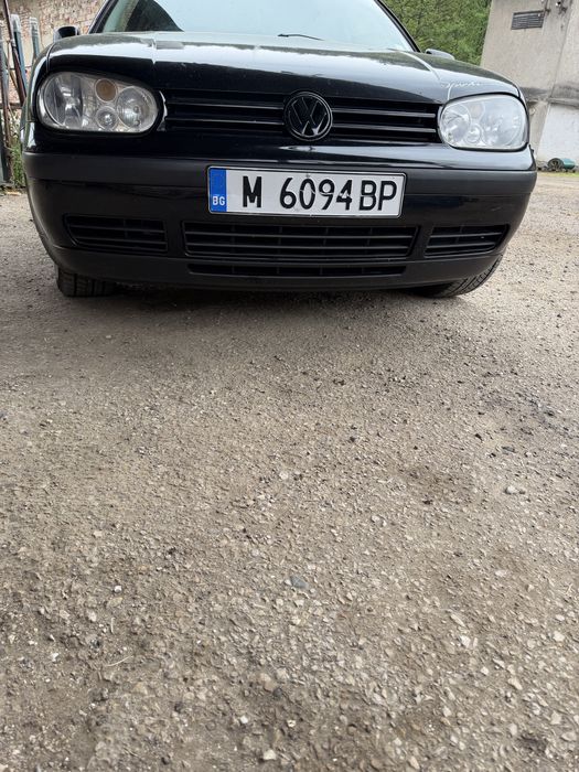 Предна броня черна  за volkswagen golf 4