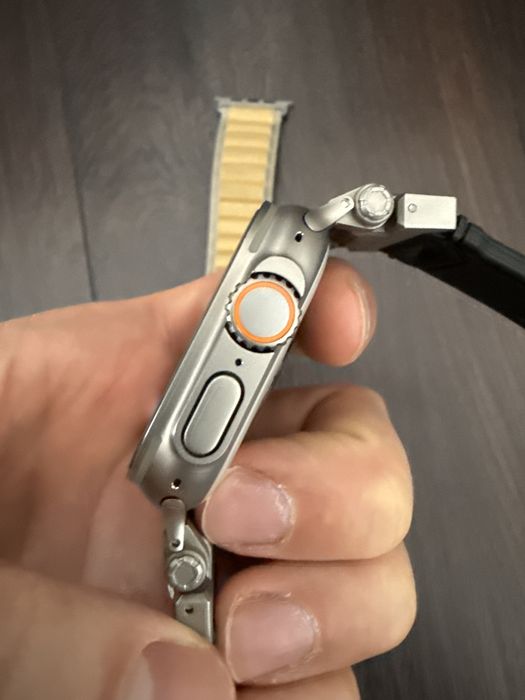 Apple Watch Ultra 2 titanium