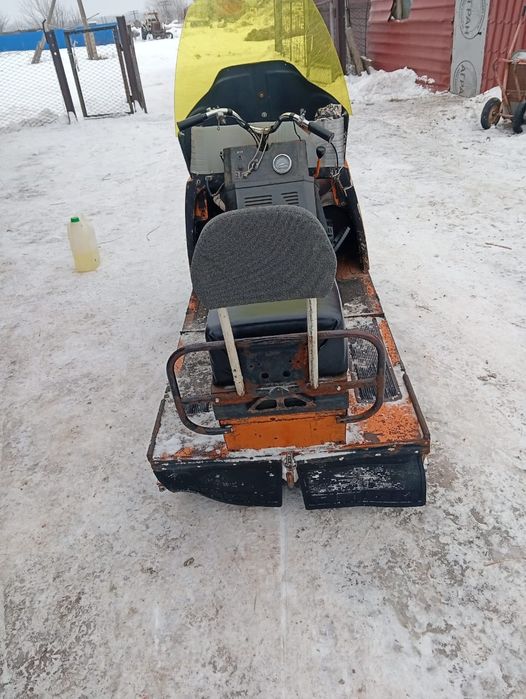 Продам снегоход буран