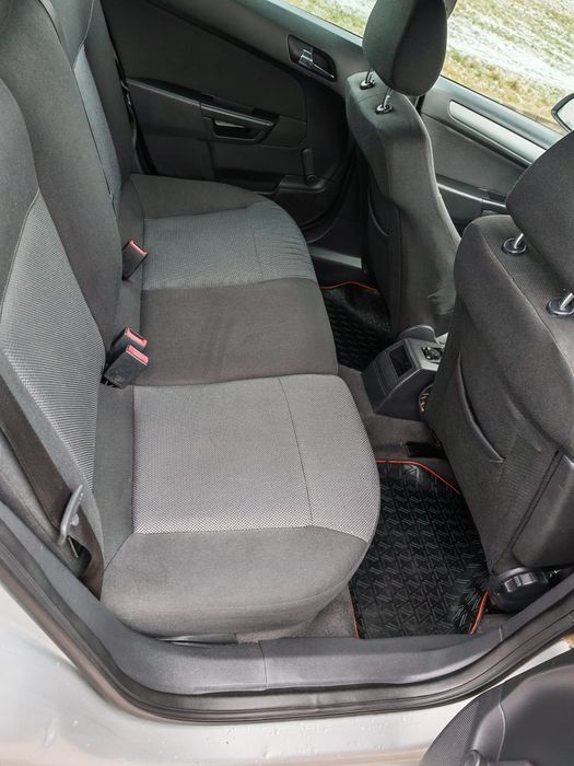 Opel Astra 2011 1.7 CDTI