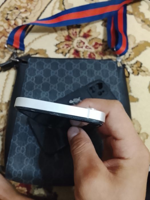 iPhone 12 бездок