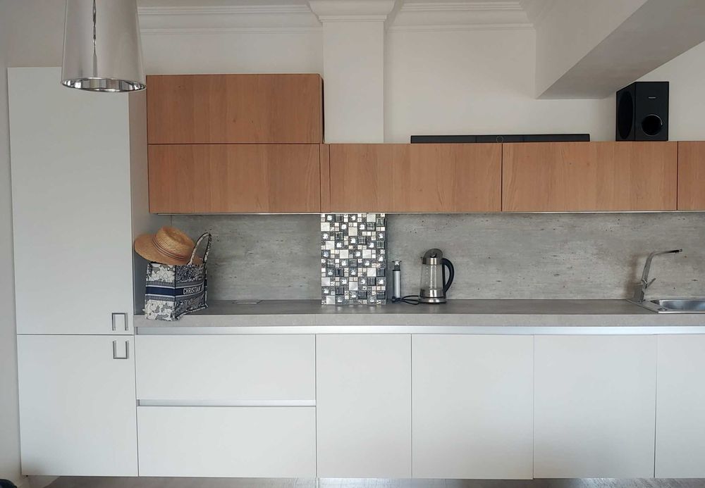 Заедно тристаен и двустаен апартамент, обединени в един голям