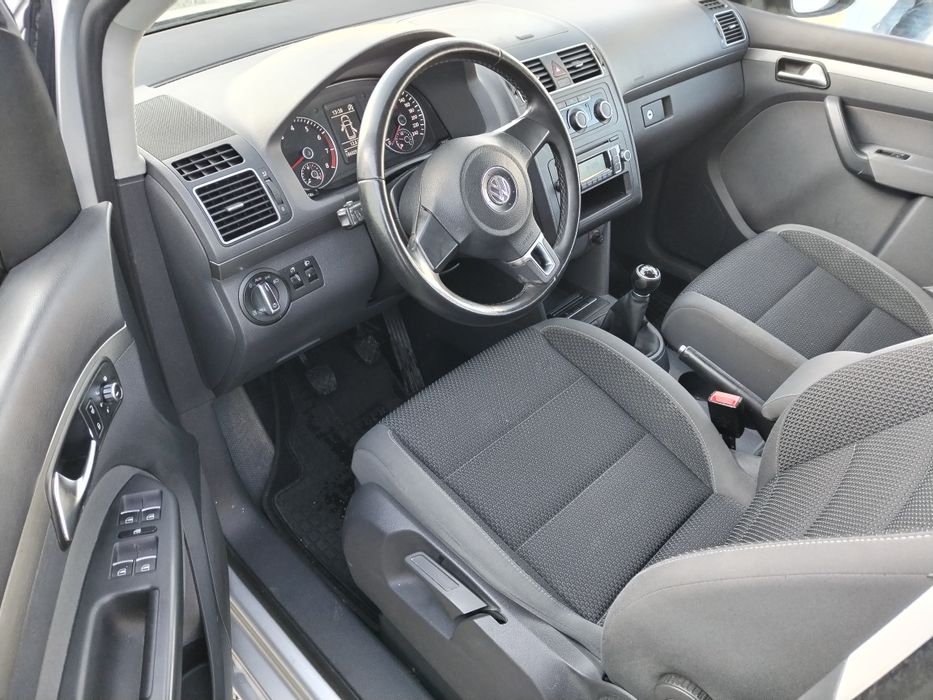 Vw TOURAN /AN 2011/1.2 BENZINA 105cp/7 LOCURI /EURO5