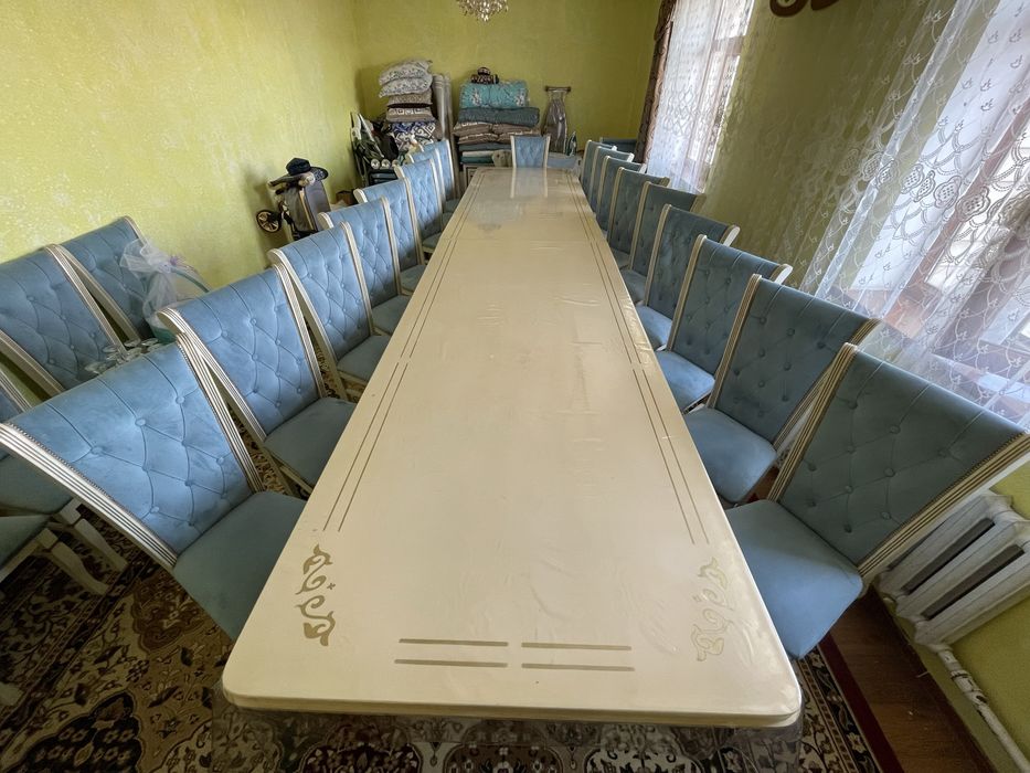 Продаю стол и стулья(24шт)