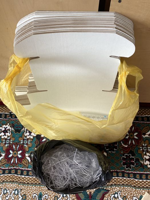 Белые коробки подарочные