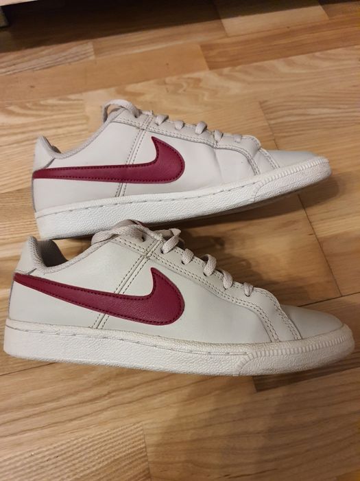 Nike Court Royale