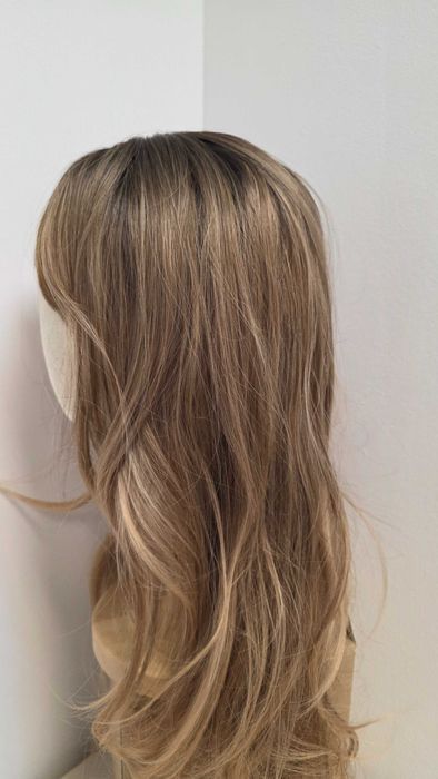 Perucă HAIRCUBE lungă ondulată ombre șaten-blond, cu breton lateral