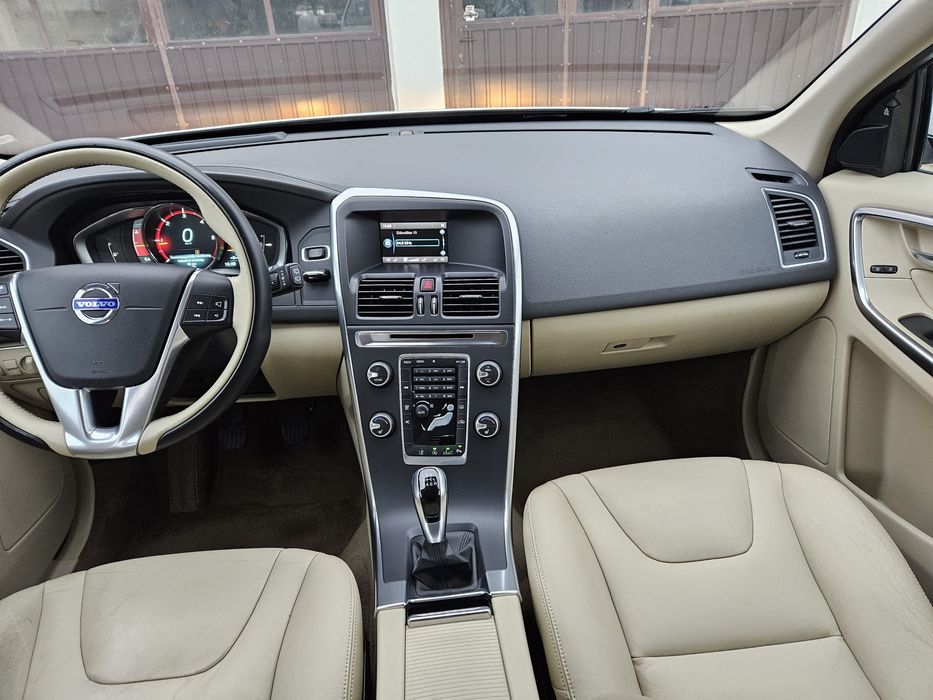 VOLVO XC60 2015 — imagine 5