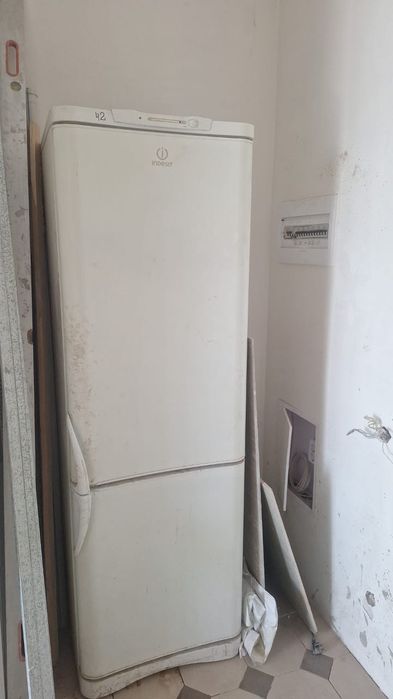 Продам холодильник INDESIT