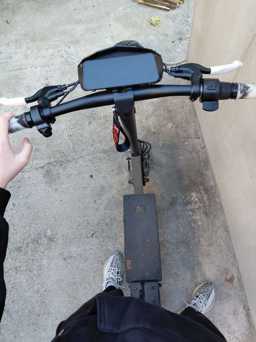 VAND URGENT trotineta electrica kukirin g2(2025) in stare impecabila.