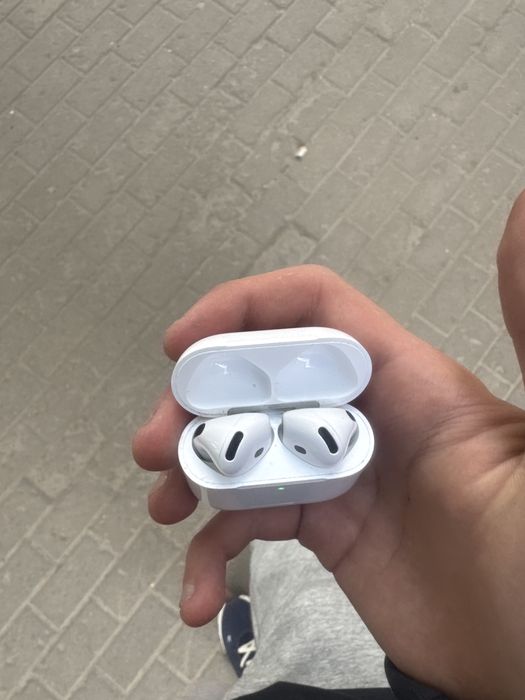 Продам Airpods 4