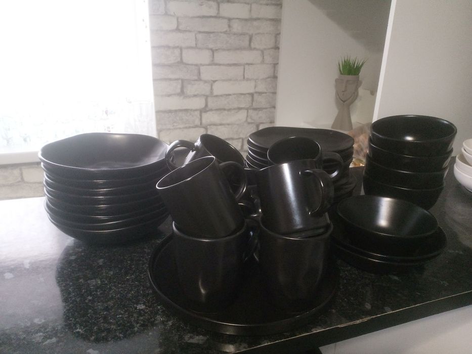 Посуда черный и белый