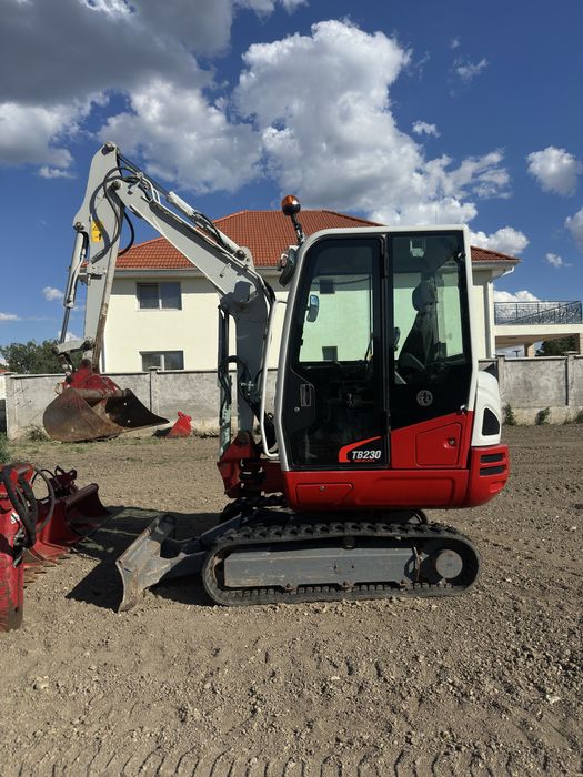 Bobcat  CASE  2021. TAKEUCHI TB230 2019