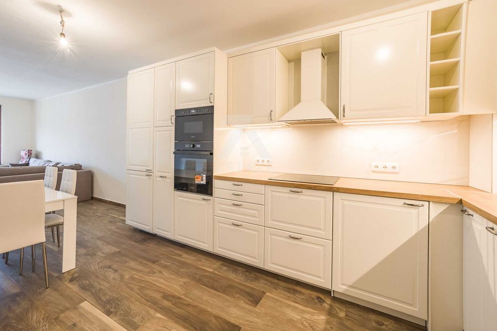 Дава се под наем Тристаен апартамент в София, Витоша - 140 кв.м за 1050 € - Снимка #2