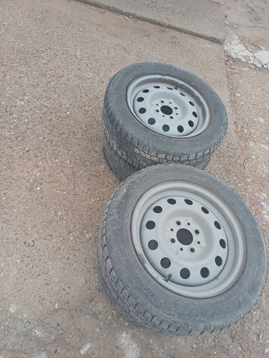 Продается Зимние шины R14