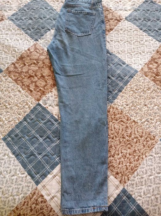 Продам женские джинсы