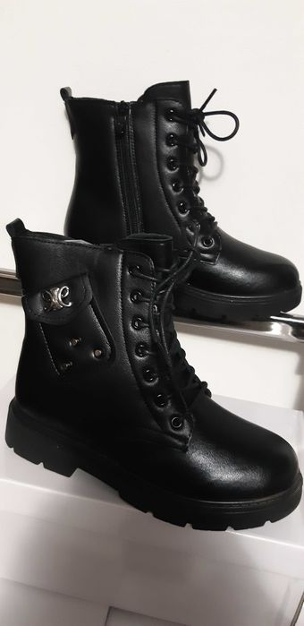 Ghete de damă îmblănite și impermeabile