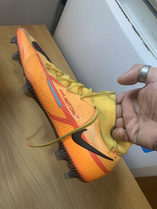 Crampoane fanthom nike in stare foarte buna