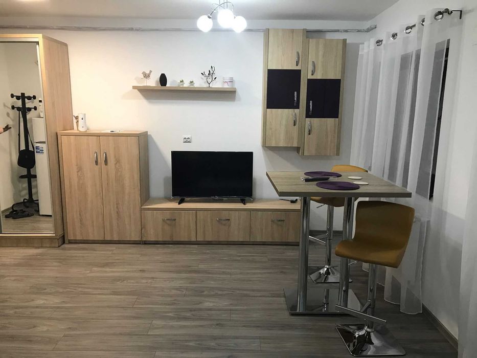 Garsoniera micuta dar moderna in bloc nou in Trivale