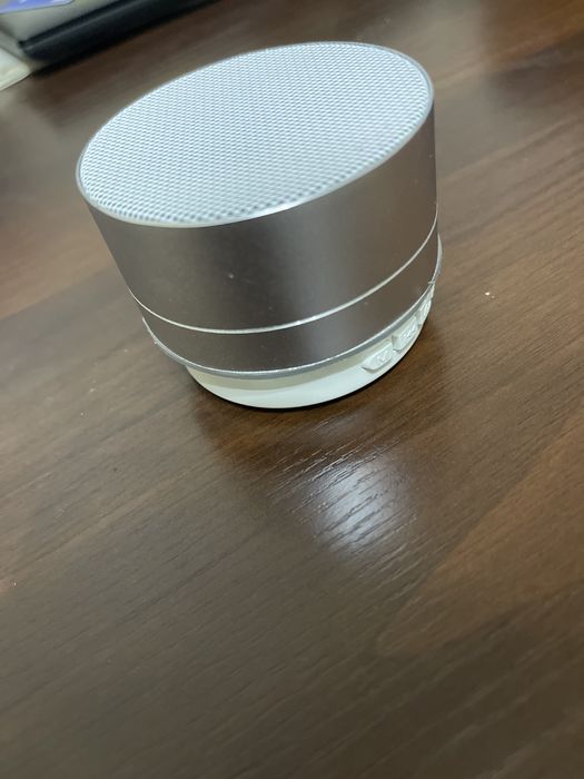 продаётся хорошая колонка с чётким звуком