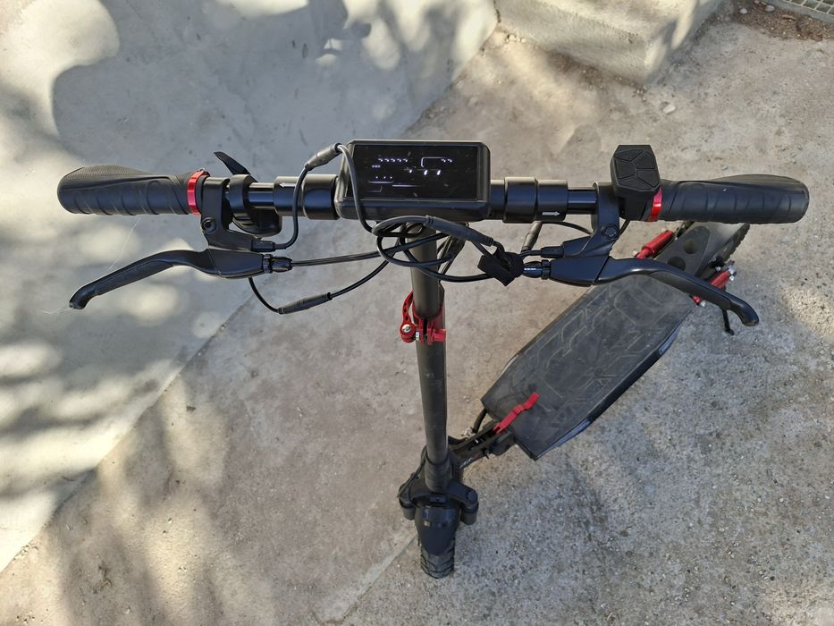 Vând trotineta electrica