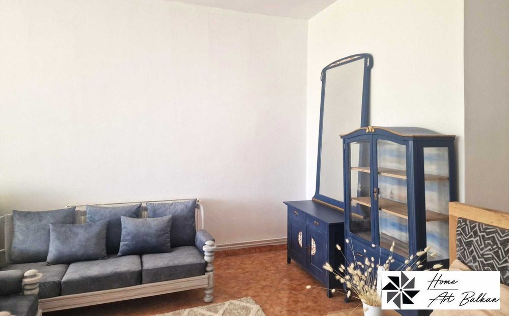 Set Vintage – Comodă, Oglindă și Vitrină cu Sticlă de Cristal