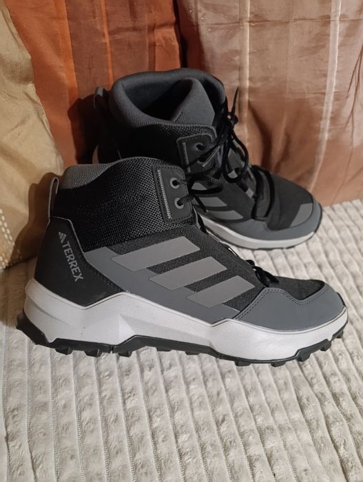 N.38 Туристически обувки Adidas Terrex супер запазени