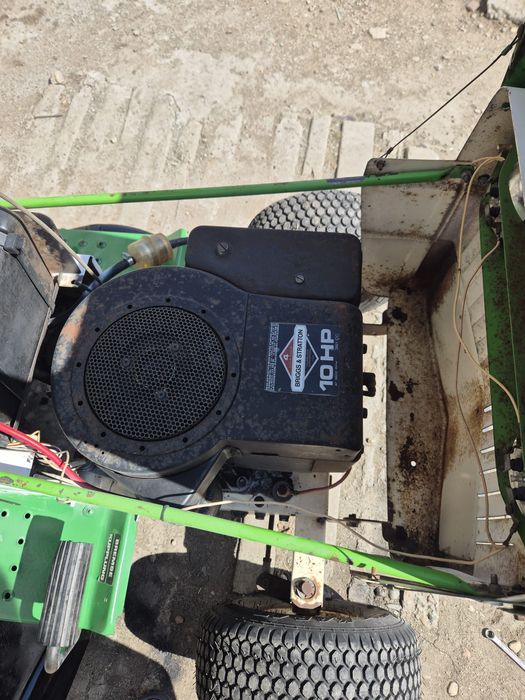 Tractoras tuns gazon tractor iarba