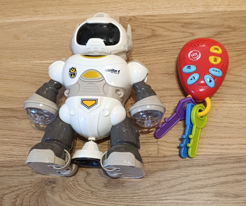 Robot și telecomanda cu sunete și lumini