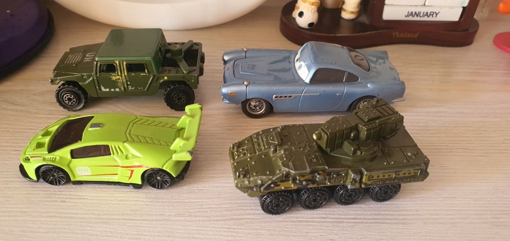 Игрушки машинки , киндеры