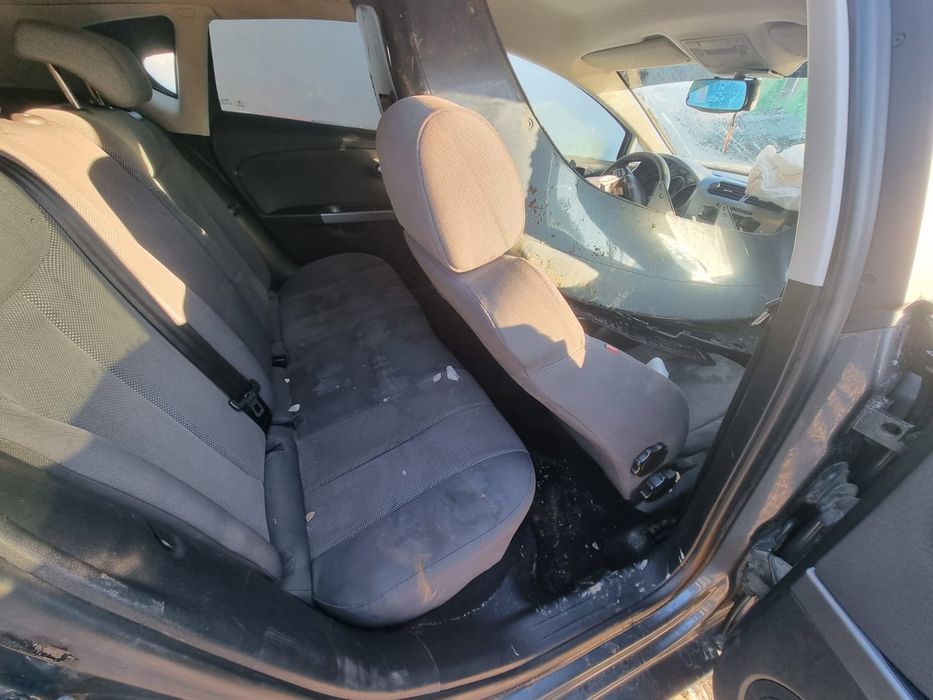 Dezmembrez Seat Leon - 2 (1P) (facelift) (2009 - 2012), 1.6 tdi CAY, manual, CAY, LUB