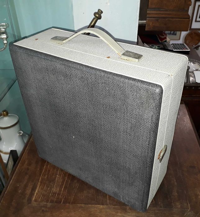 Picup defect Kosmophon boxa încorporată