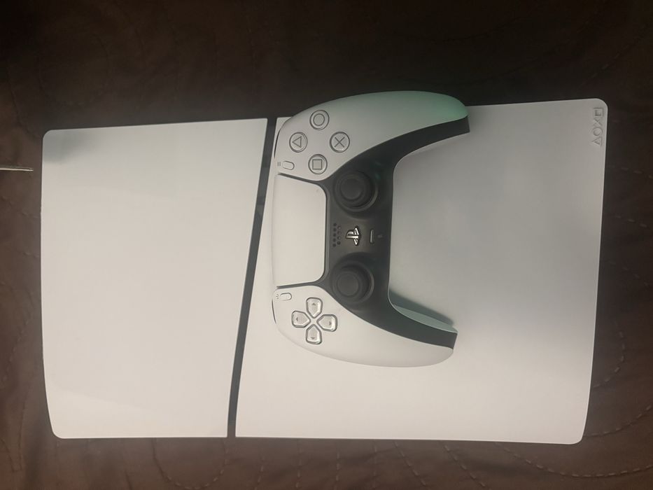 Vand Ps5 folisit foarte putin, in stare perfecfa