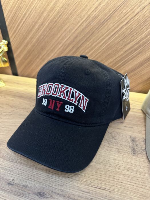 Кепки BROOKLYN разные цвета.