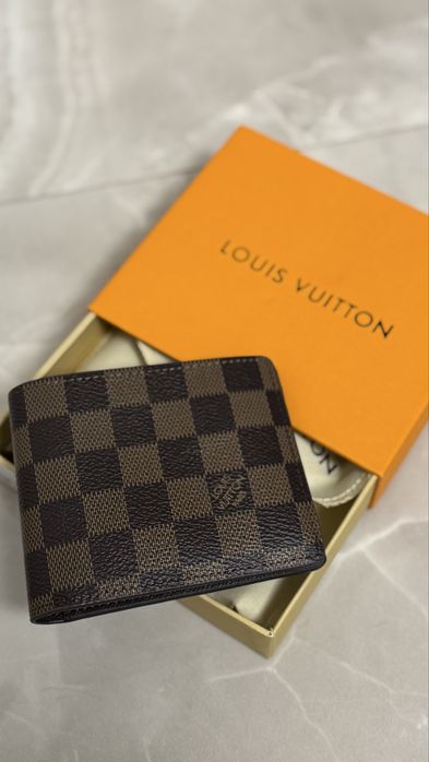 Портфейл, картхолдър в няколко цвята Louis Vuitton