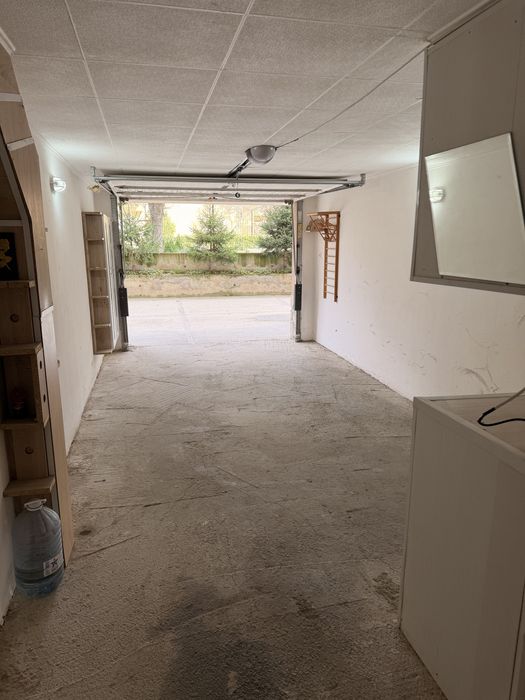 Дава се под наем Гараж / Паркомясто в Пазарджик, Устрем - 23 кв.м за 127.5 € - Снимка #1