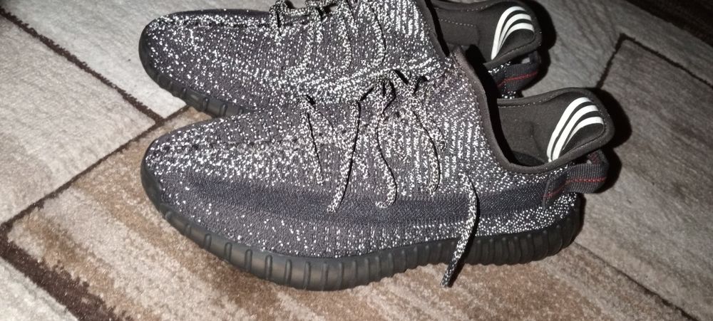 Yeezy 350 v2 reflective stock X 42 sau schimb cu alti adidași m 43