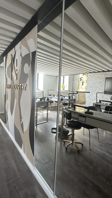 Scaun profesional salon – Negru cu auriu – Reglabil pe înălțime