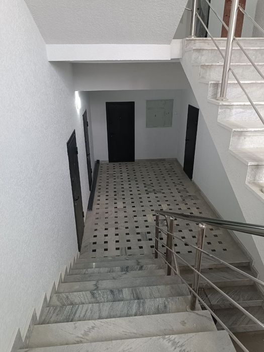 Navastroykadan kadastri chiqqan 2 xonalik kvartira sotiladi