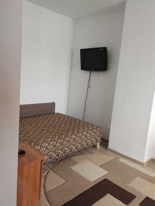 Închiriez garsonieră 2 camere