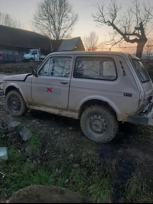 Vand Lada niva mai multe detalii in privat