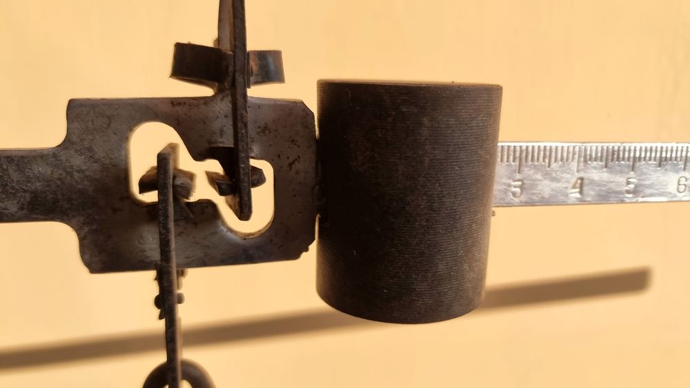 Тарози сотилади.