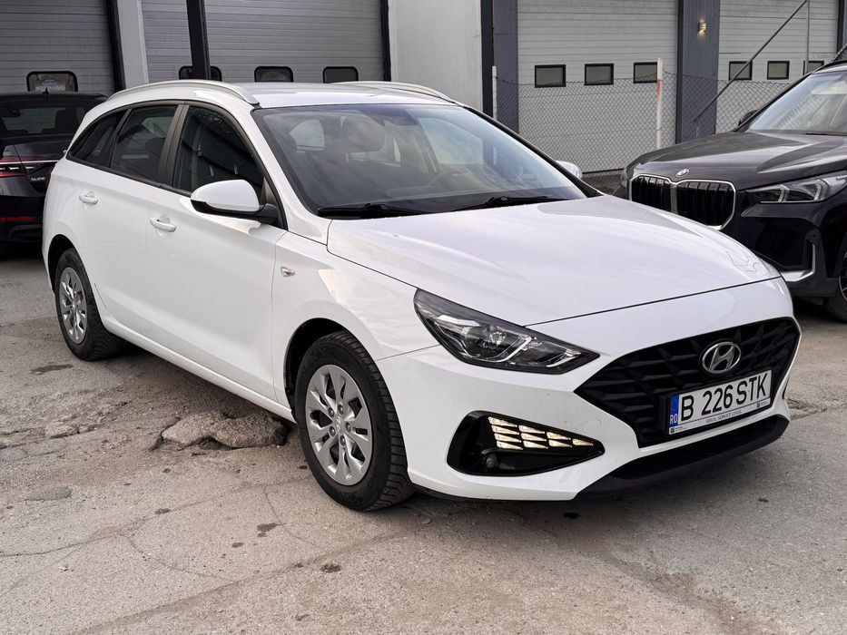 Hyundai I30 1.5 Benzina 2023 usor avariat