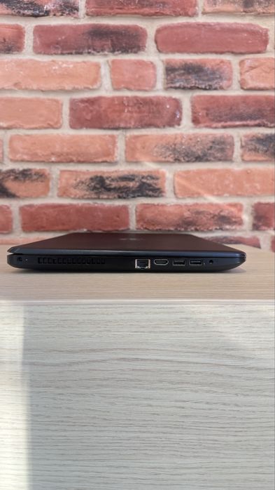Продавам HP 15-bs036ng лаптоп